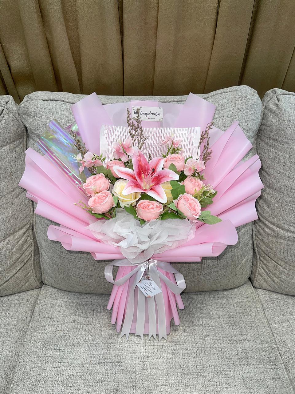 Paketan Lily