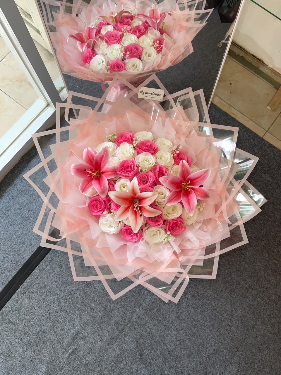 Round Bouquet Plus Bunga Lily
