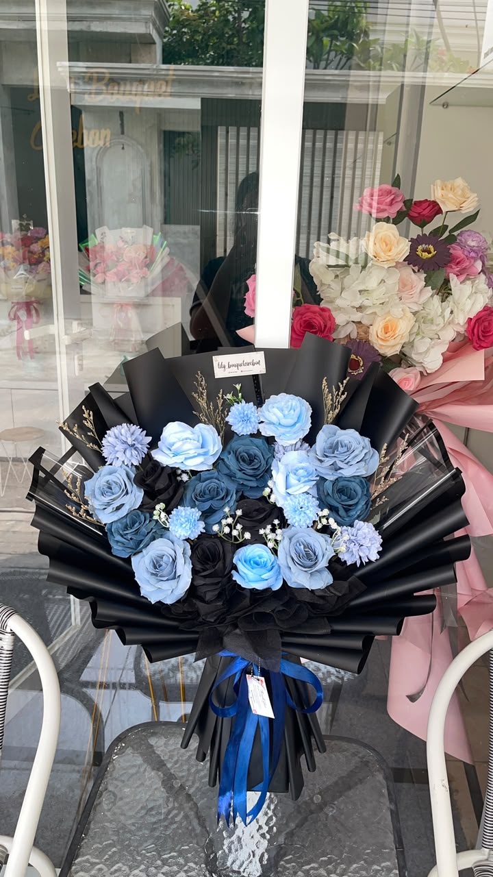 Hitam Biru